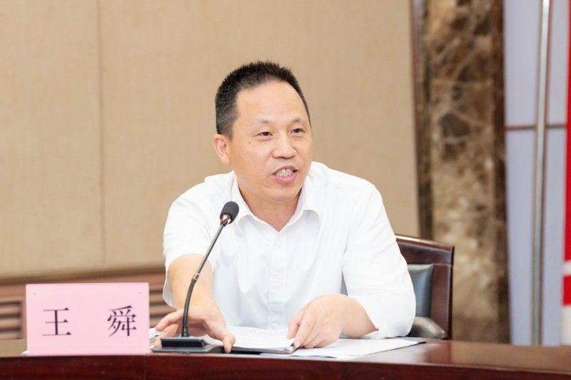 AE28